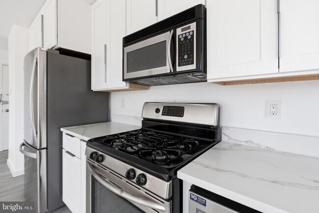 Building Photo - 4000 Tunlaw Rd NW