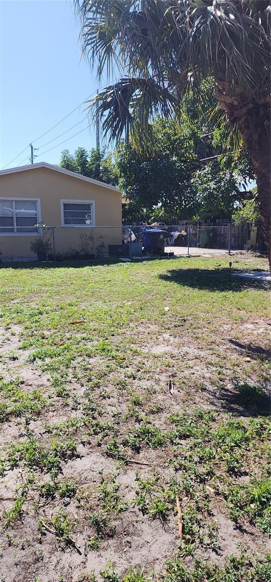 Building Photo - 1025 NW 3rd Ave