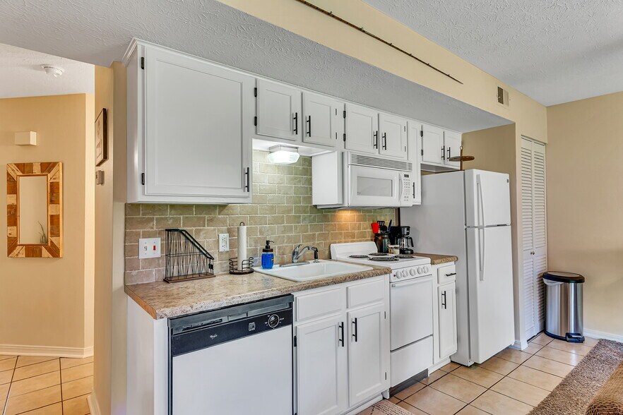 Building Photo - 540 Abby Ln