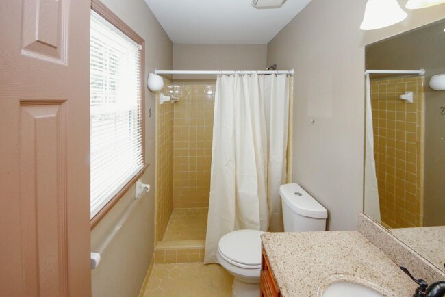 Building Photo - 4033 Scenic Mountain Dr SW