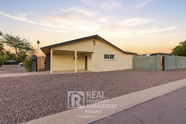 Building Photo - 1901 N 48th Pl