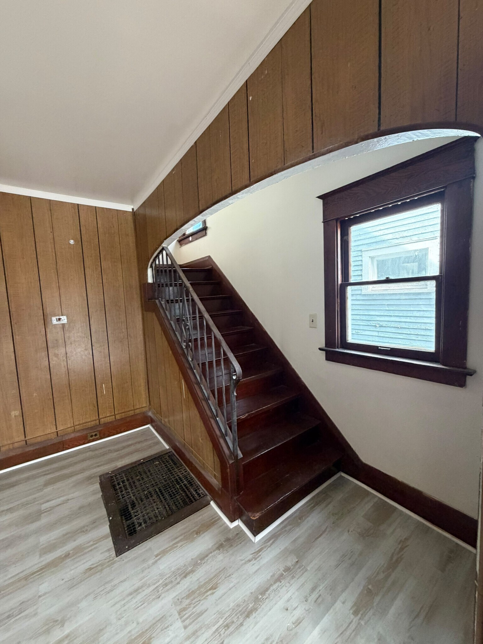 Building Photo - 3337 Parkwood Ave