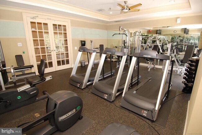 Building Photo - 4860 Eisenhower Ave