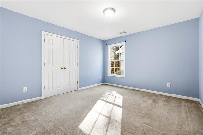 Building Photo - 5440 Village View Ln SW