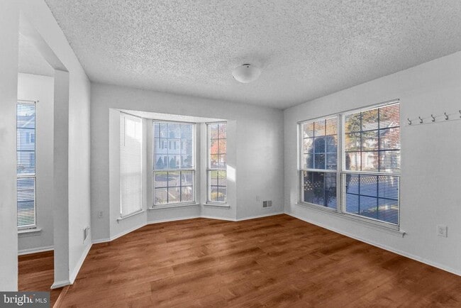 Building Photo - 194 Darwin Ln