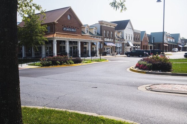 Building Photo - Villages at Urbana Luxury Townhouse For Lease