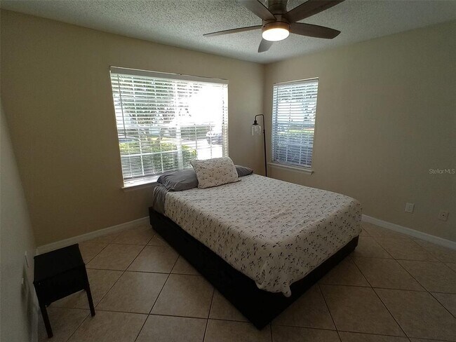 Building Photo - 2550 N Alafaya Trail