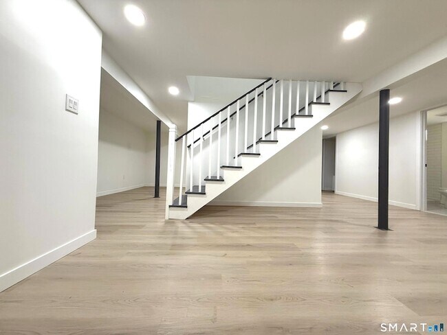 Building Photo - 275 Dayton Rd