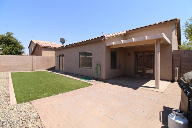Building Photo - 2640 E La Costa Dr