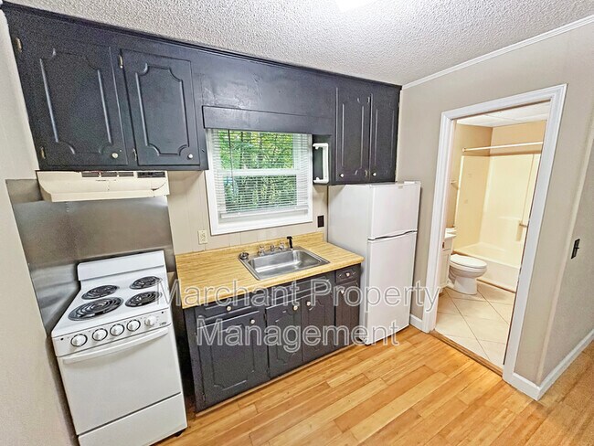 Building Photo - 118 Creekside Dr