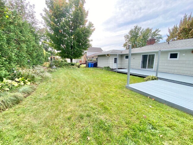 Building Photo - 28 Alder Ln