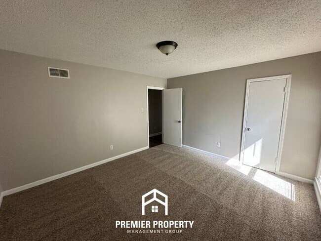 Building Photo - 4440 Castle Heights Dr