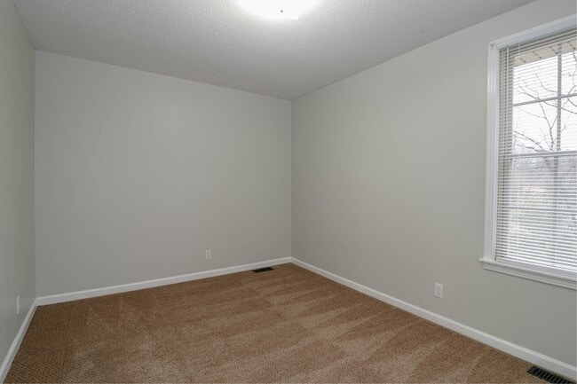 Building Photo - 812 Golf View Pl