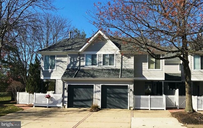 Building Photo - 1208 Chanticleer