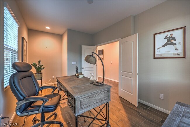 Building Photo - 3213 Molinos Dr