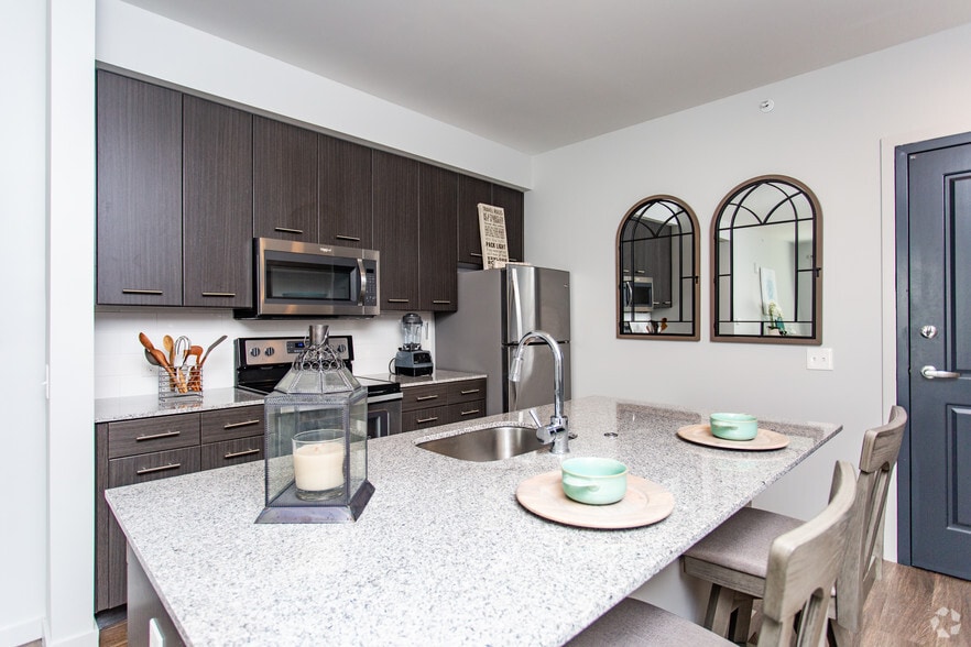 1BR, 1BA - 712 SF - The Grant - Broadway Station - 1 MONTH FREE