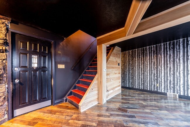 Building Photo - Available August 2026 - 2 Bedroom Home w/ LOADS of Character & Central AC Throughout!