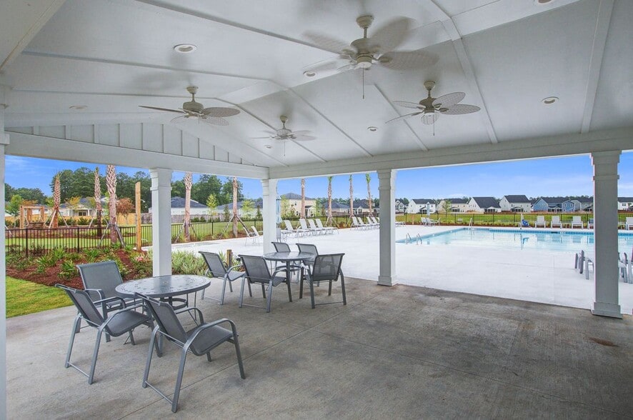 Building Photo - 423 Squire Pope Rd