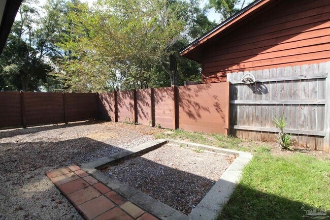 Building Photo - 2375 Sugartree Ave