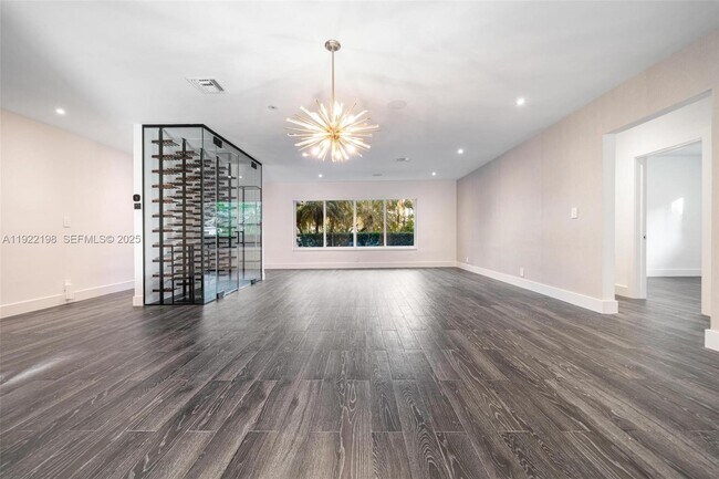 Building Photo - 10618 NE 11th Ct