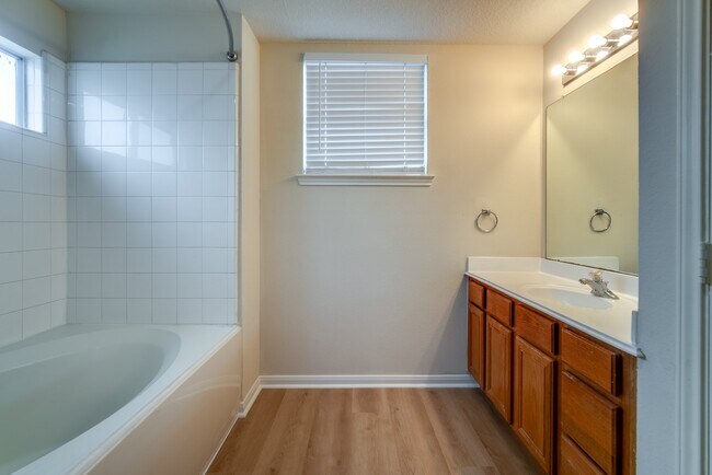 Building Photo - 6702 Albion Cresent Dr