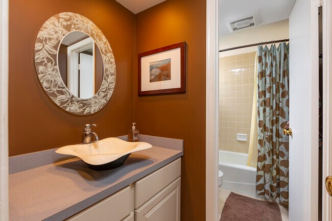 Building Photo - 11355 Pond View Dr