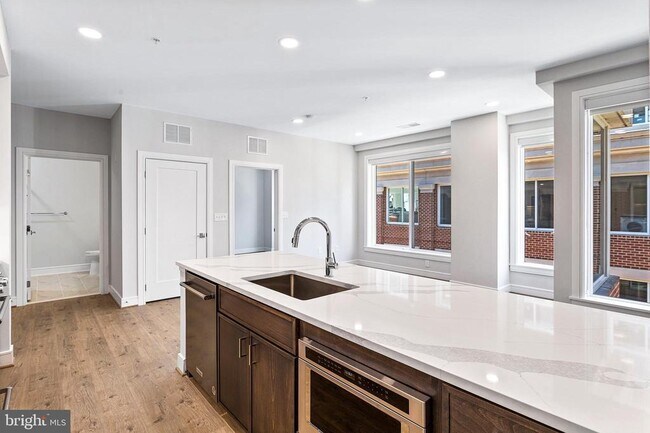 Building Photo - 635 Slaters Ln