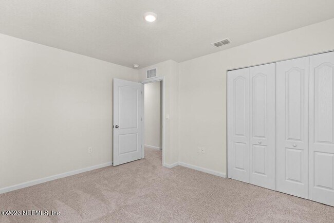 Building Photo - 46 Oarsman Xing Dr