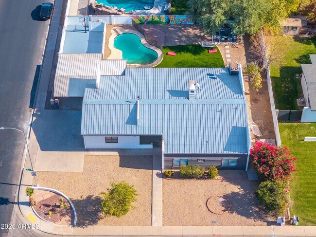 Building Photo - 1759 N Spring Cir