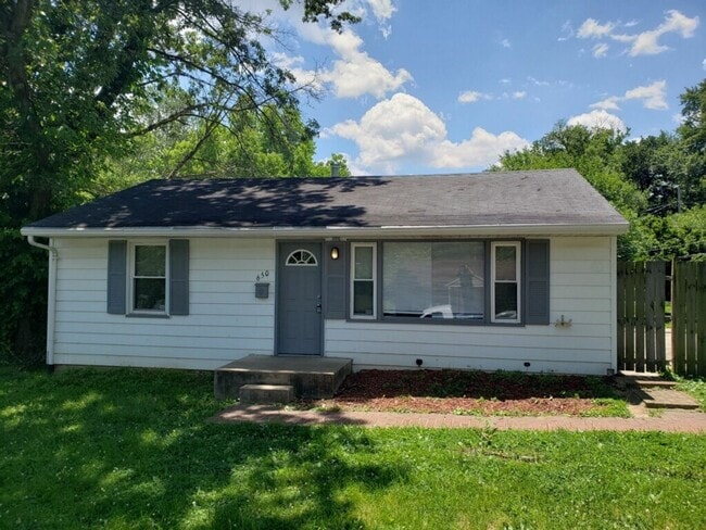 Building Photo - Beautifully Updated 3 Bedroom House! Comin...
