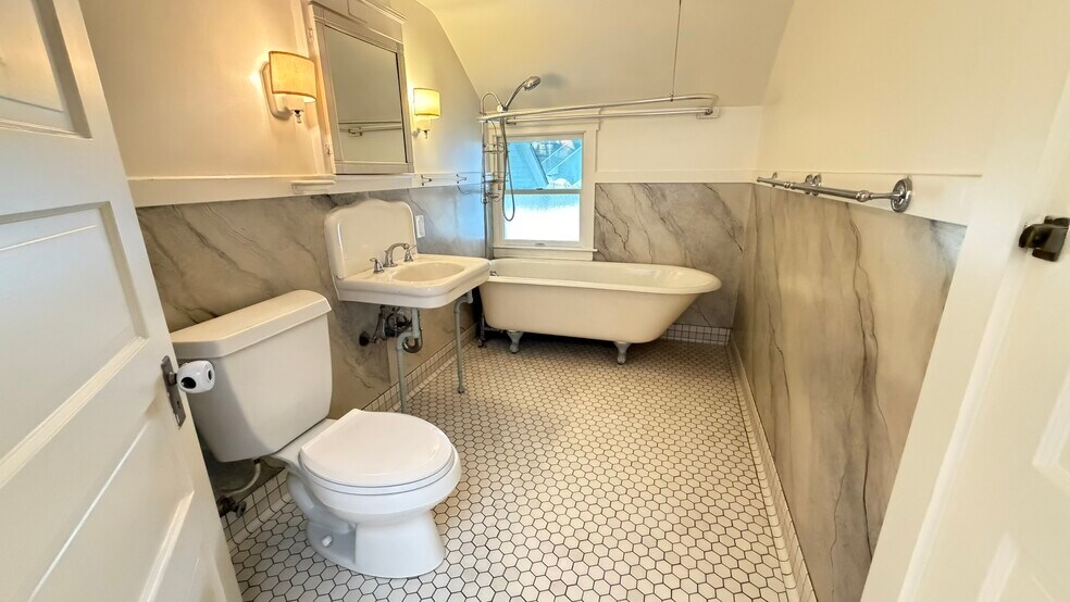 Building Photo - 508 Belmont Ave