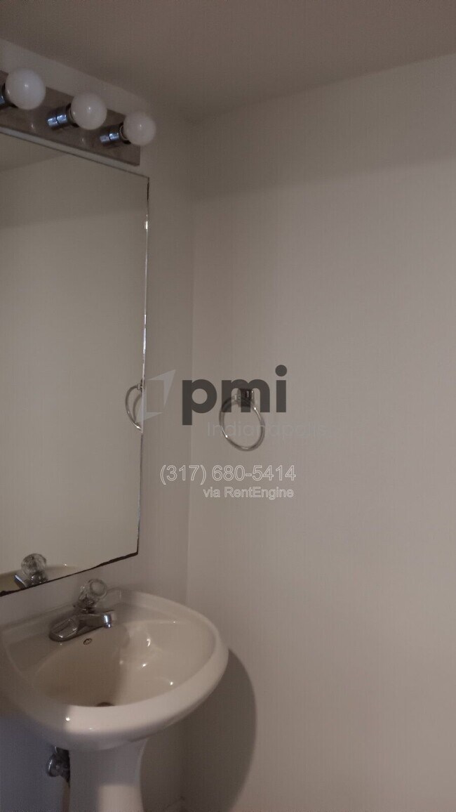 Building Photo - 3465 S Oaklawn Cir