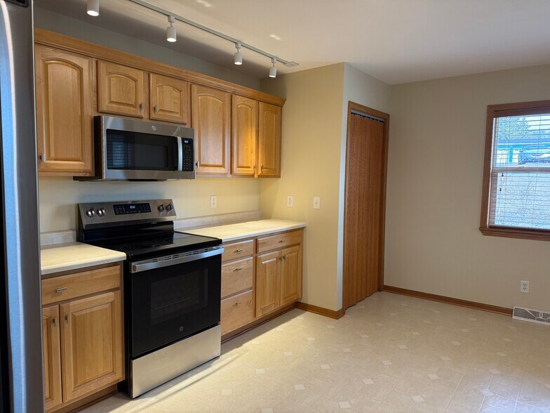 Building Photo - W9206 Ripley Rd