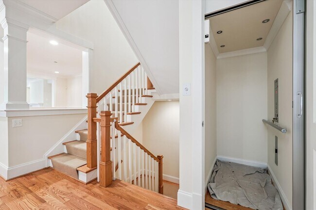 Building Photo - Incredible 4BR, 4.5BA Luxury Bethesda Home!!