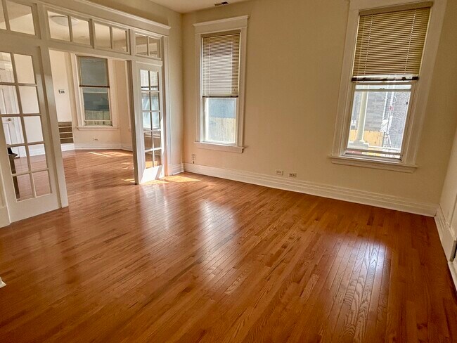 Building Photo - 4123 N Ashland Ave