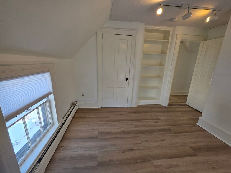 Building Photo - 21 Cleaves St