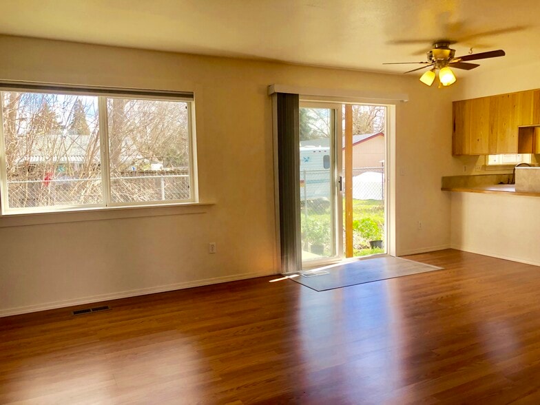 Building Photo - 589 Van Wey Cir