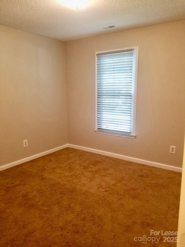 Building Photo - 6613 Farrington Ln