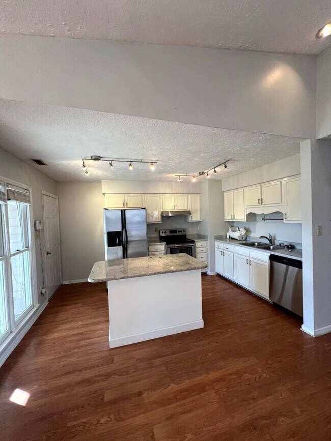 Building Photo - 5708 Icarus Cir