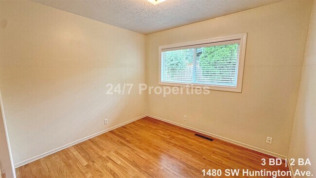 Building Photo - 1480 SW Huntington Ave