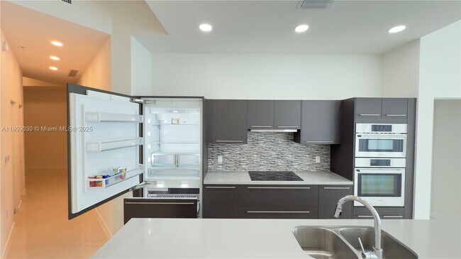 Building Photo - 7825 NW 107th Ave
