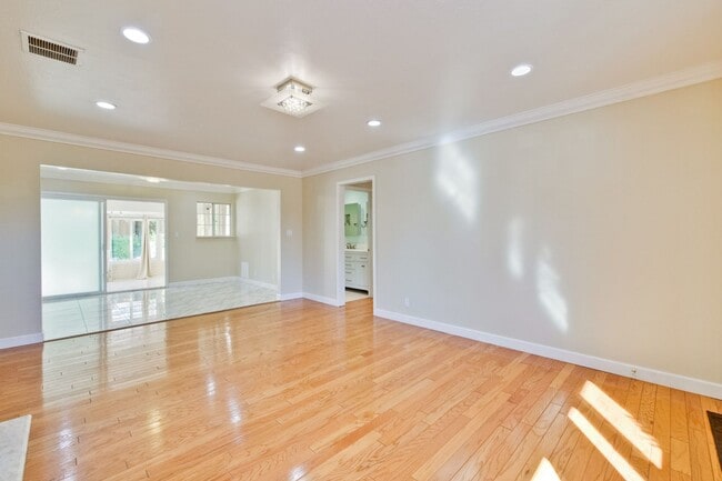 Building Photo - Turnkey Home with Natural Light & Upgrades...