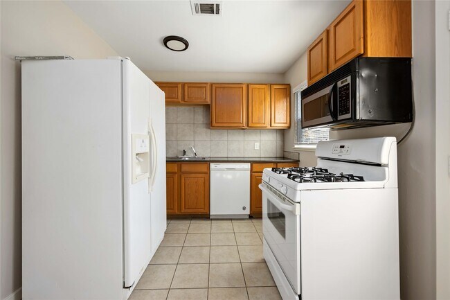 Building Photo - 6713 Barney Rd