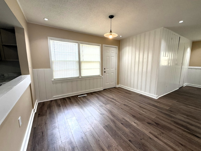 Building Photo - 1721 S Volutsia Ave