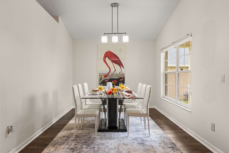 Building Photo - 2660 Oneida Loop