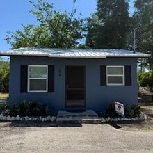 Building Photo - 1 Bedroom, 1 Bath Cottage