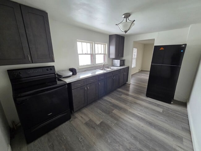 Building Photo - 219 Winneconne Ave