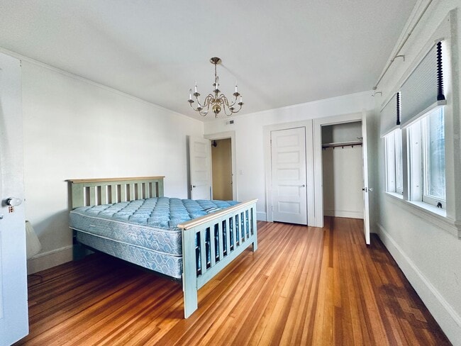 Building Photo - 671 Prospect St