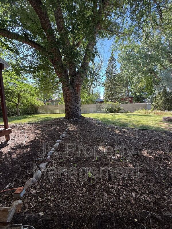 Building Photo - 1015 Carlos Dr