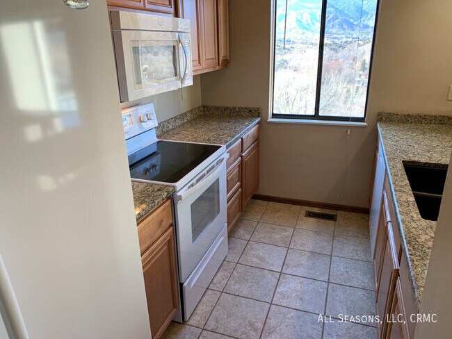 Building Photo - 942 Fontmore Rd